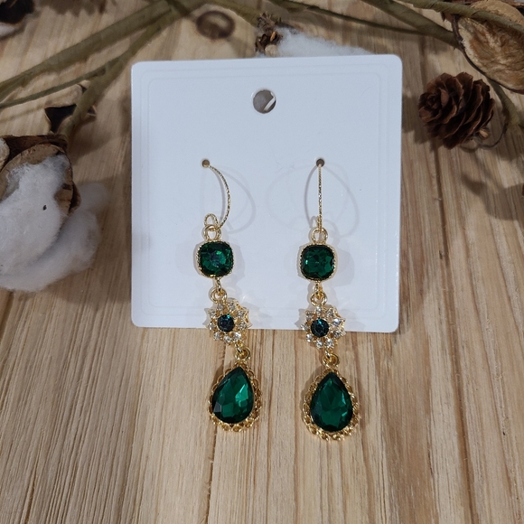 💚💚NEW💚💚GORGEOUS!! Emerald Green Rhinestone Waterdrop Earrings - Picture 5 of 12